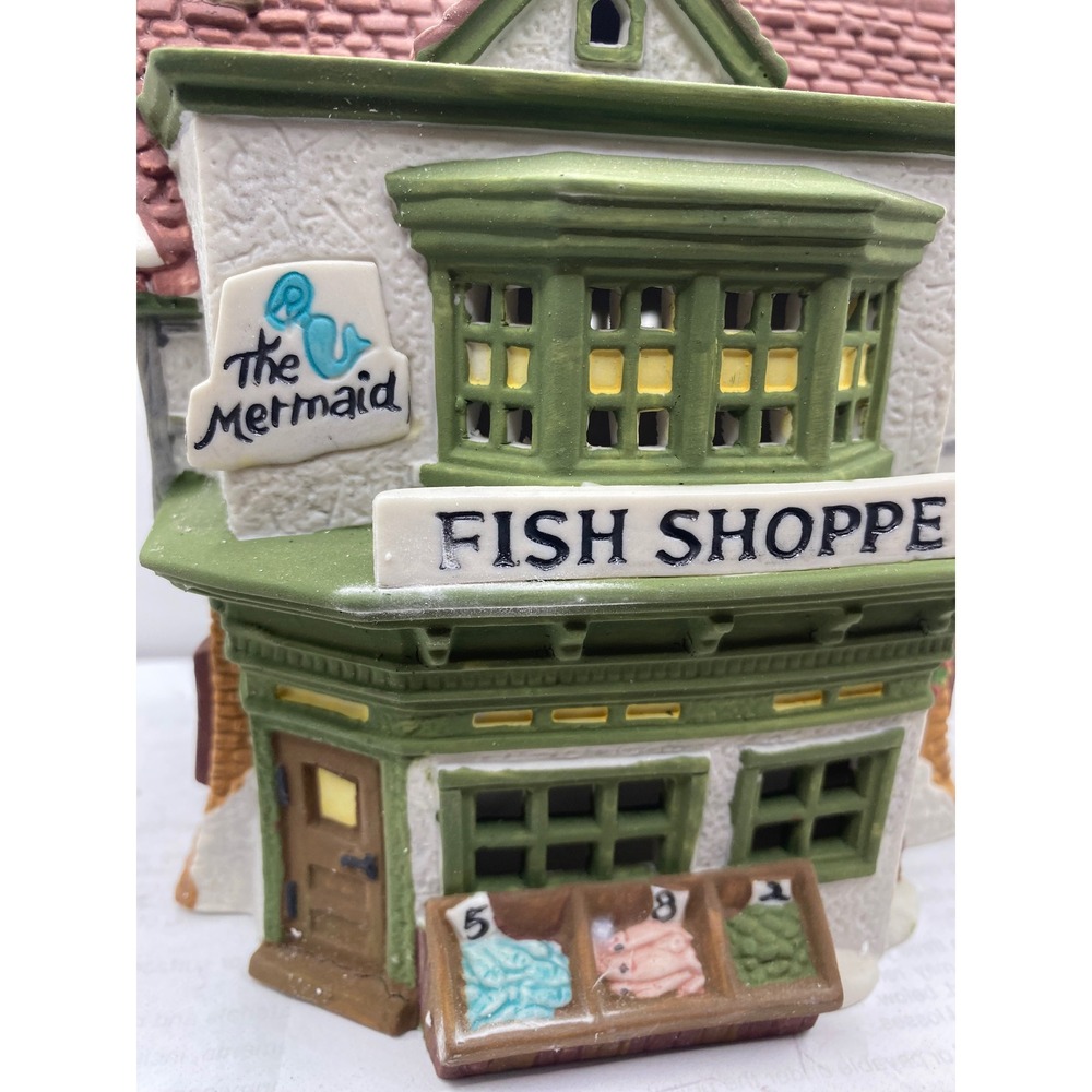 Dept 56 Dickens Village The Mermaid Fish‎ Shoppe 5926-9 Porcelain Lighted House